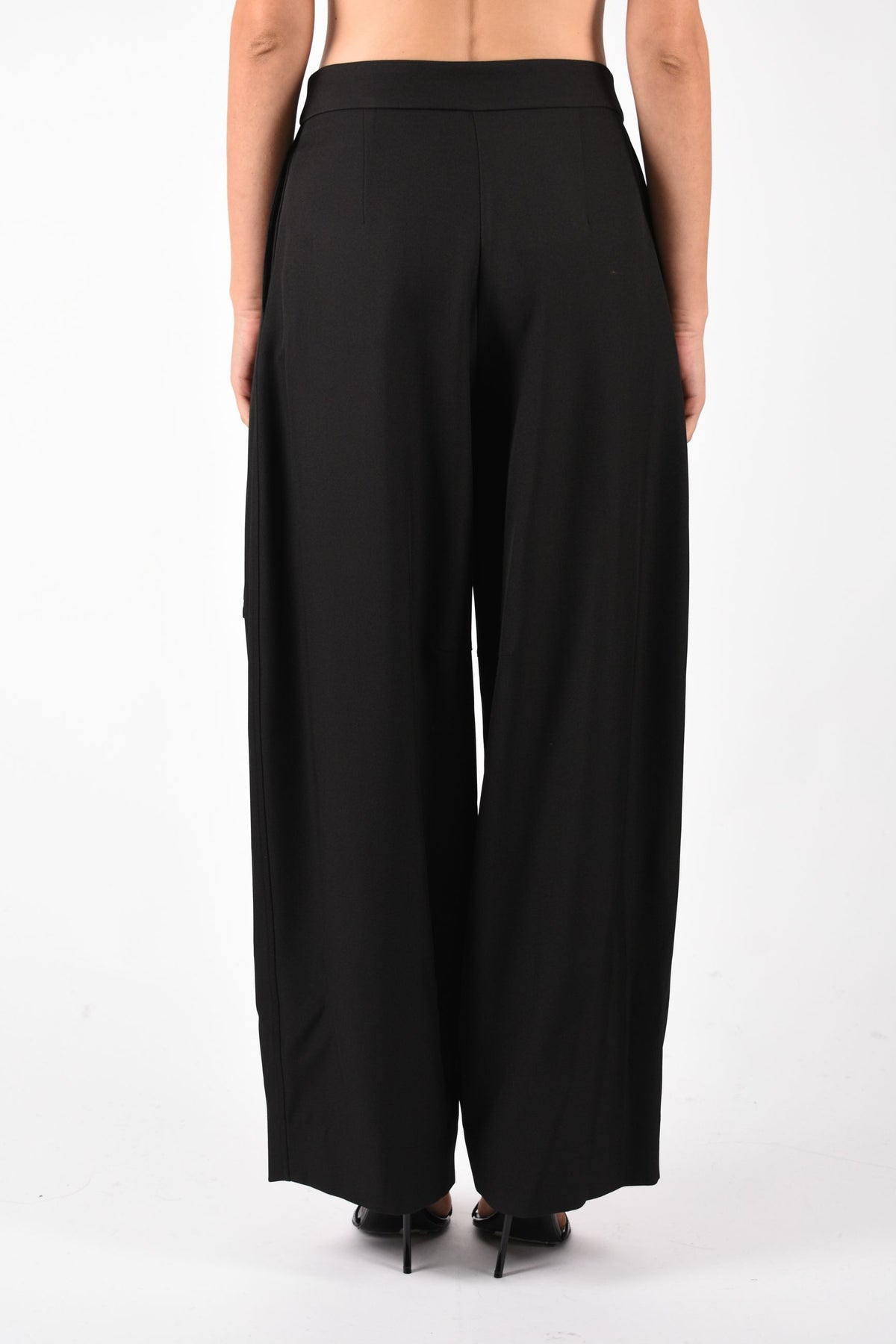 PANTALONE CON TASCHE APPLICATE