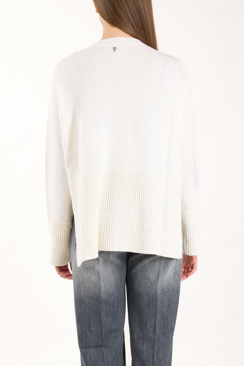 maglia over a girocollo in lana