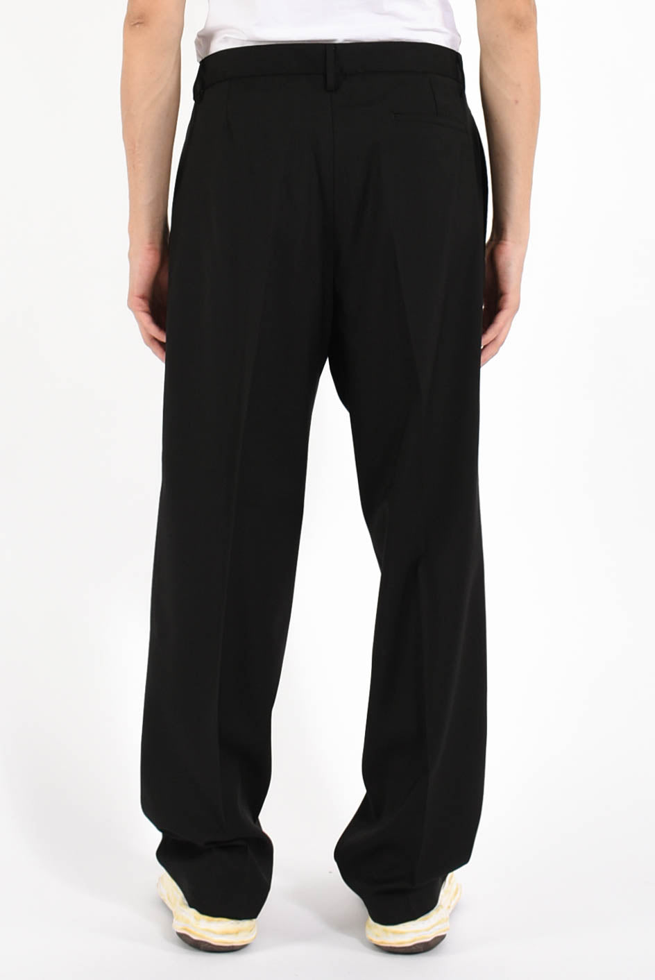 Pantaloni con pinces in fresco lana