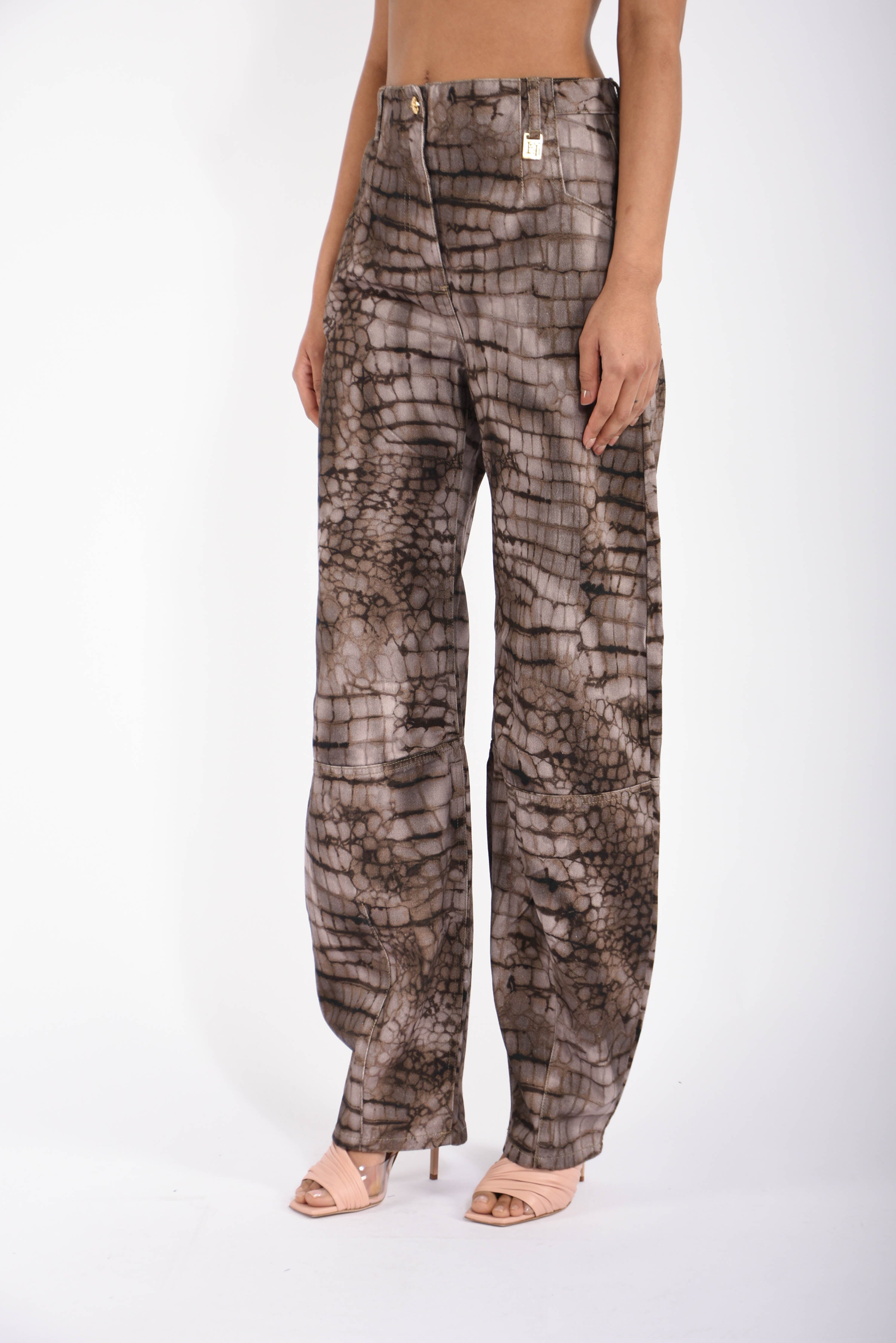 Jeans in drill con stampa alligatore