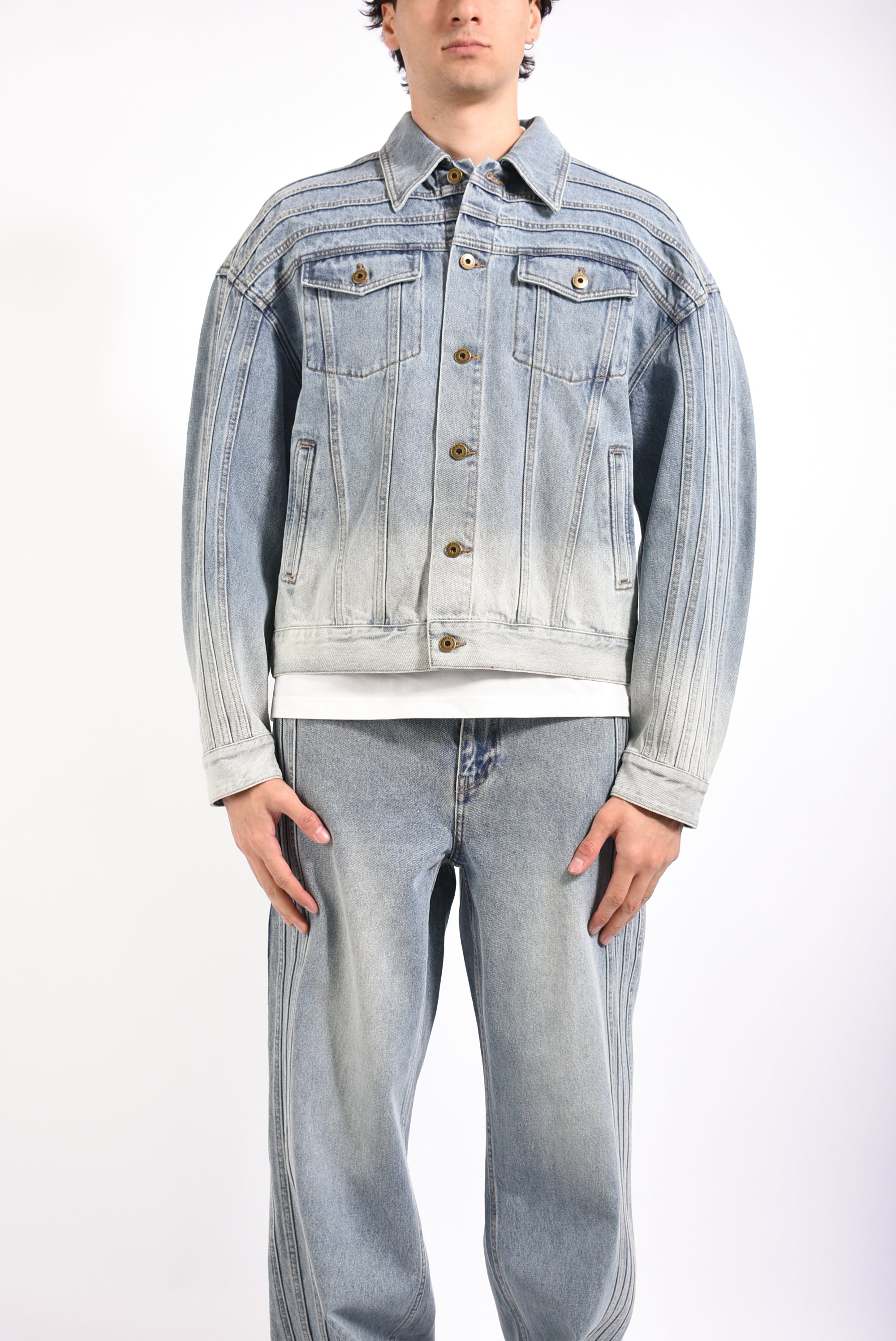 giubbino in denim decostruito