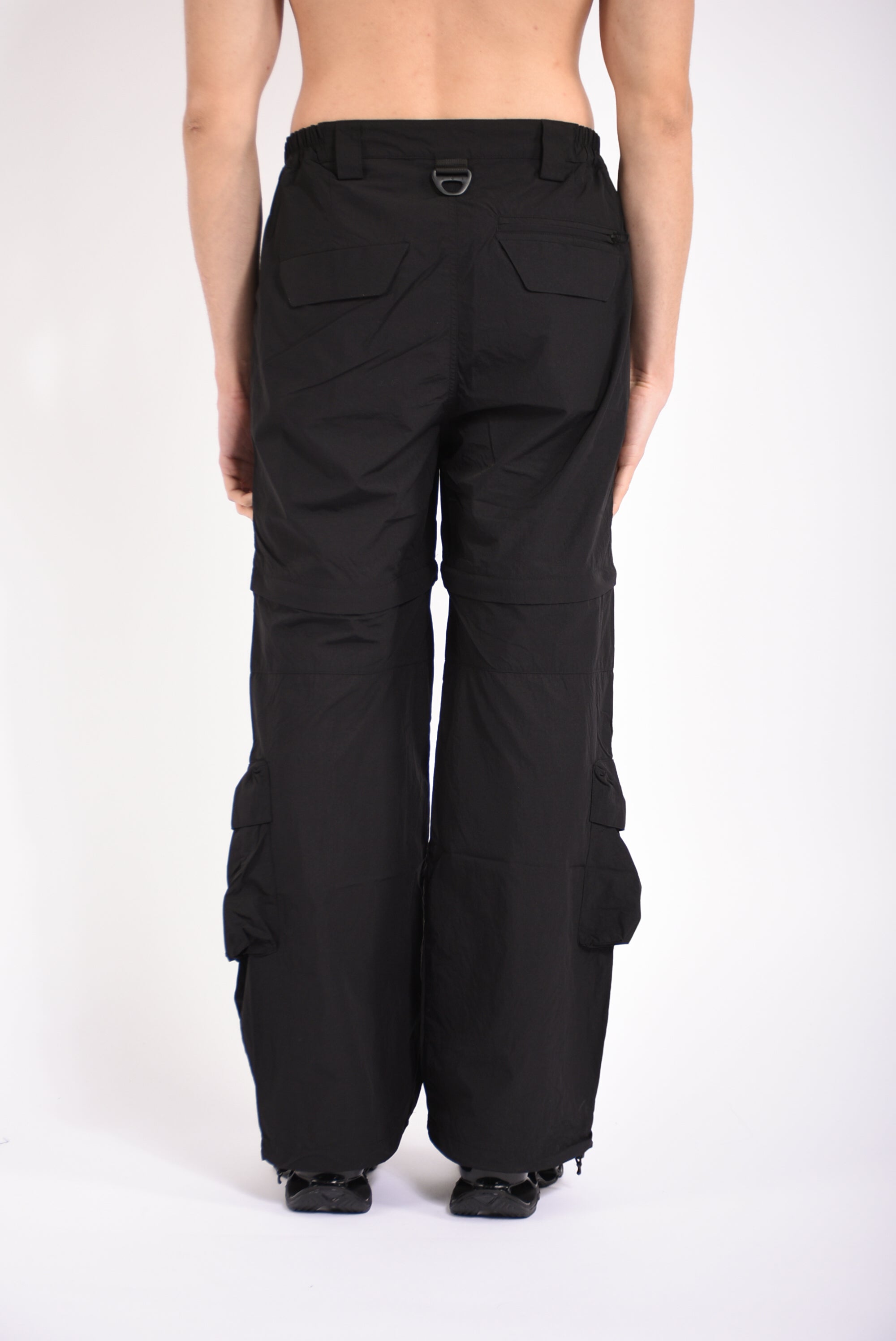 Pantaloni cargo in nylon