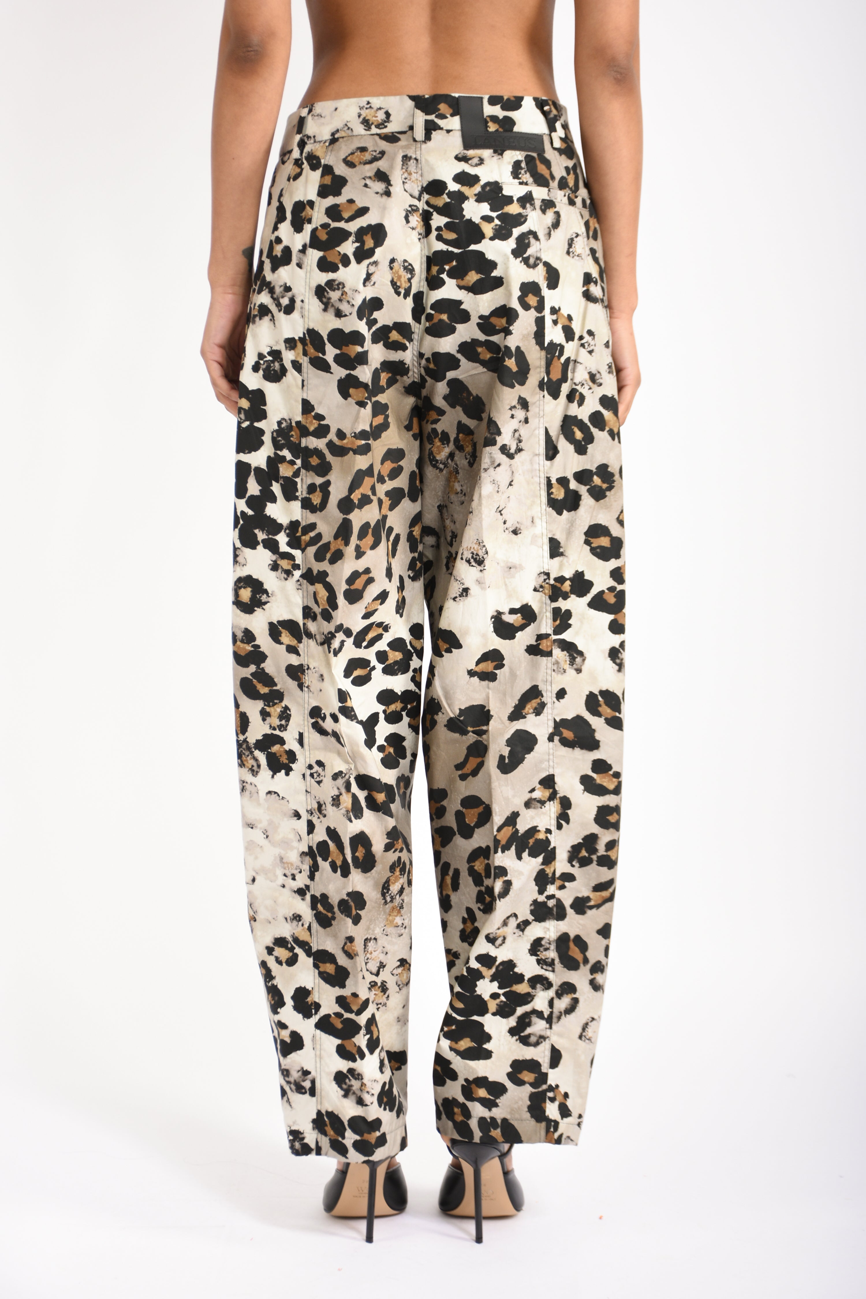 pantaloni ampi con stampa animalier