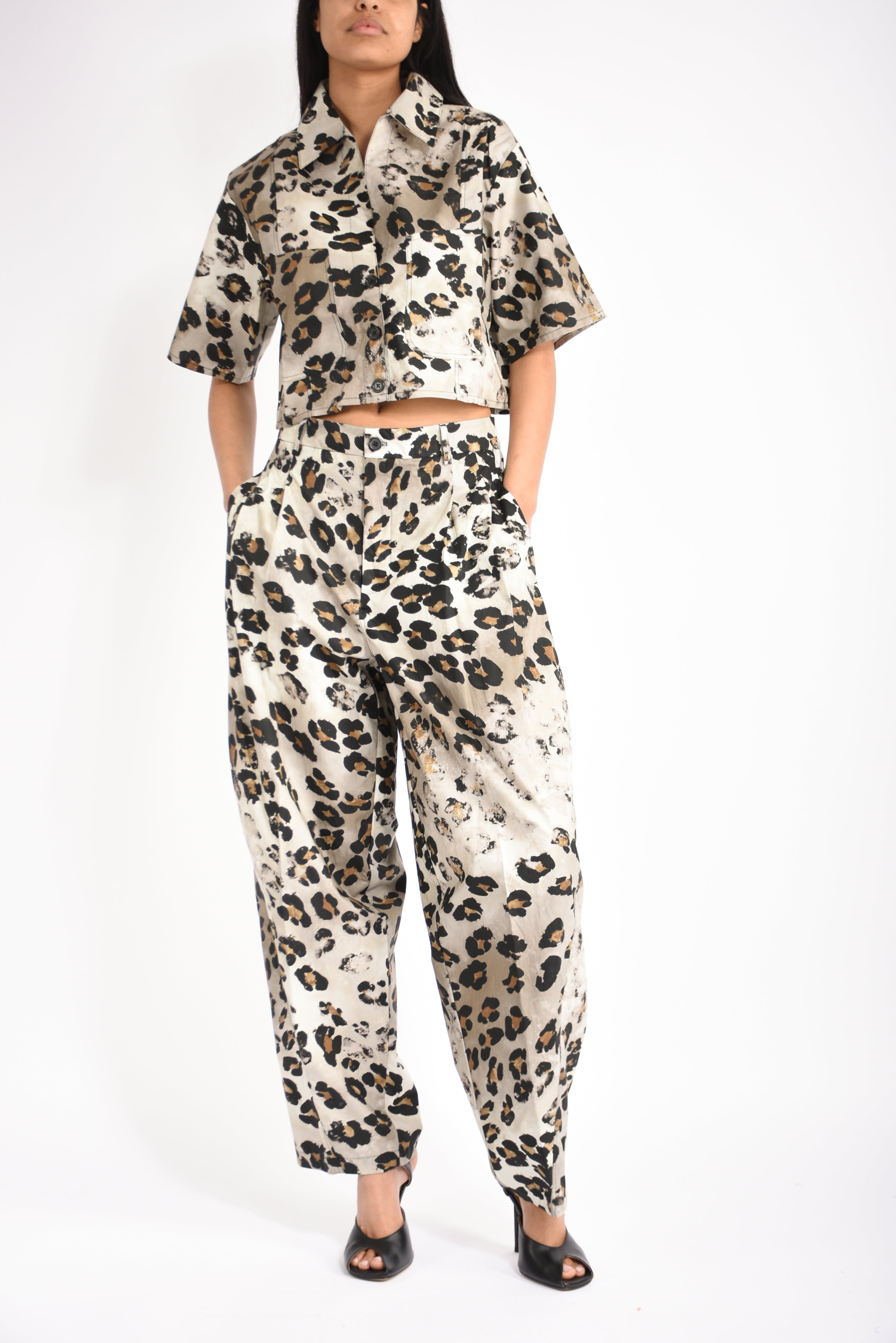 camicia crop con stampa animalier