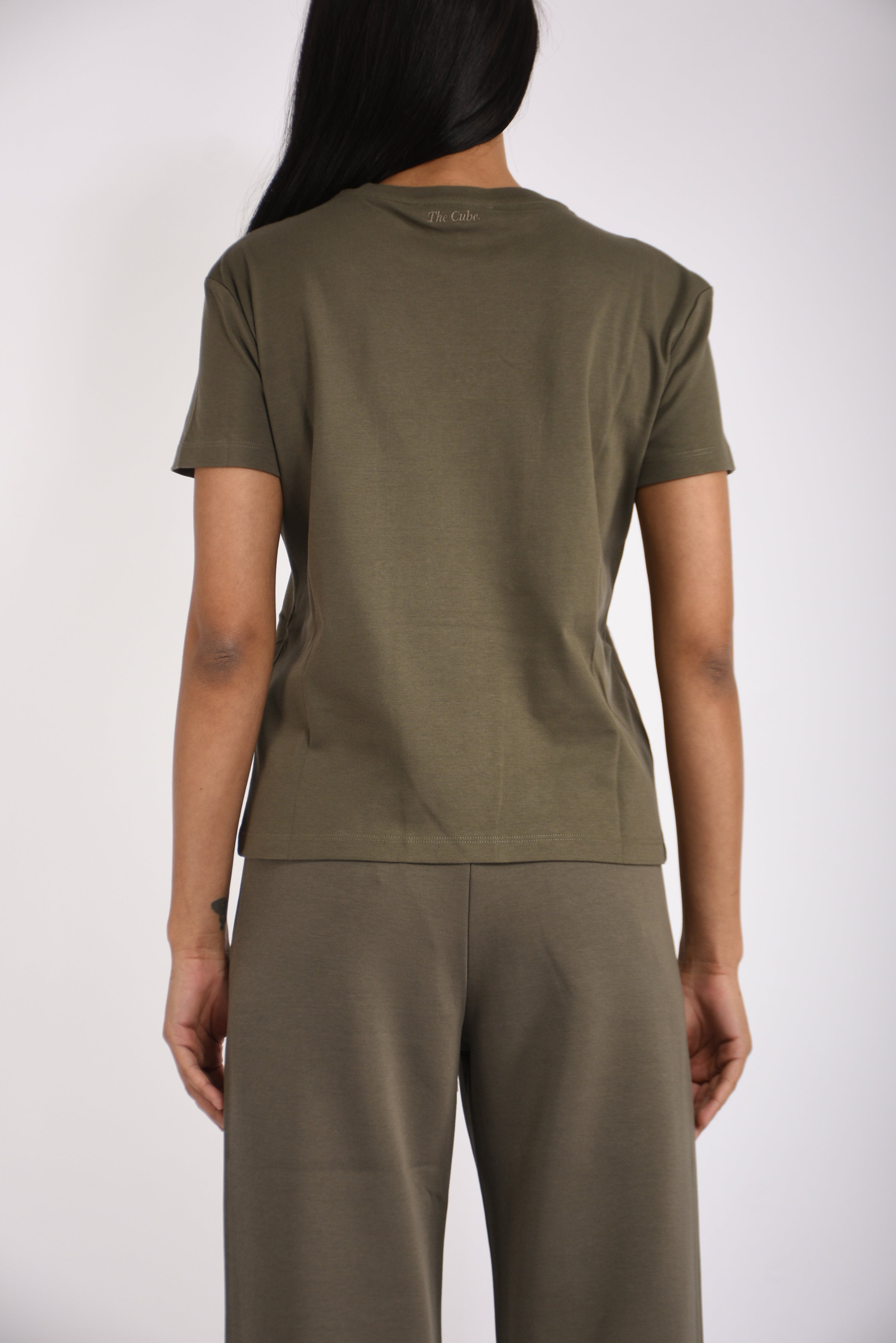 T-shirt in jersey con ricamo bella