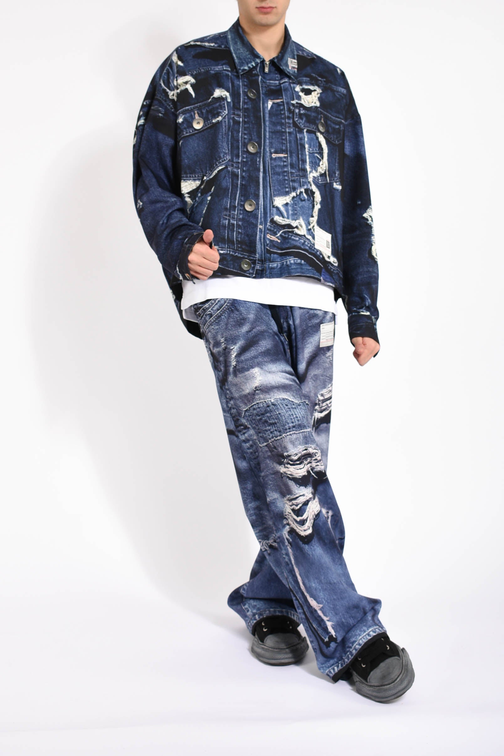 pantaloni all over printed