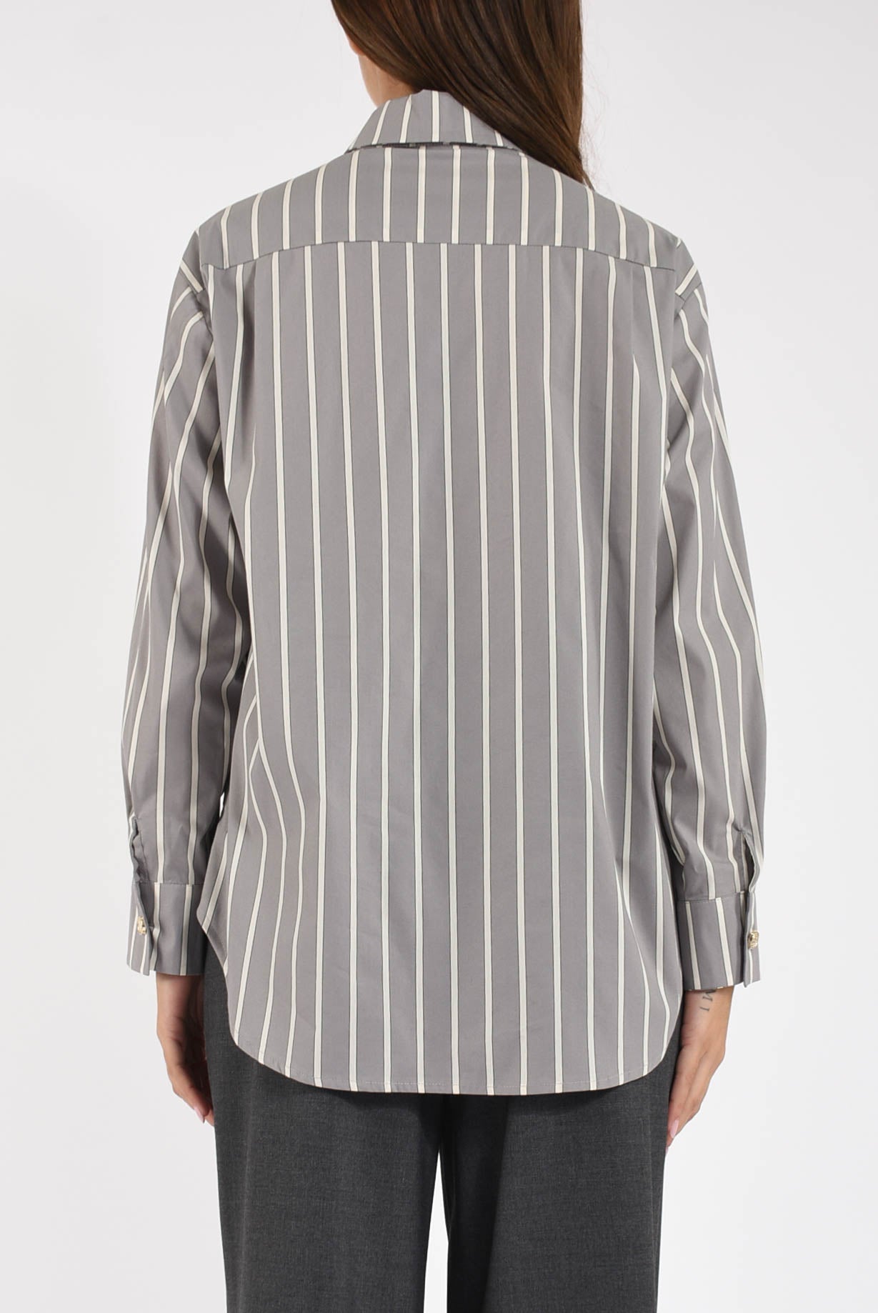 camicia con applicazioni