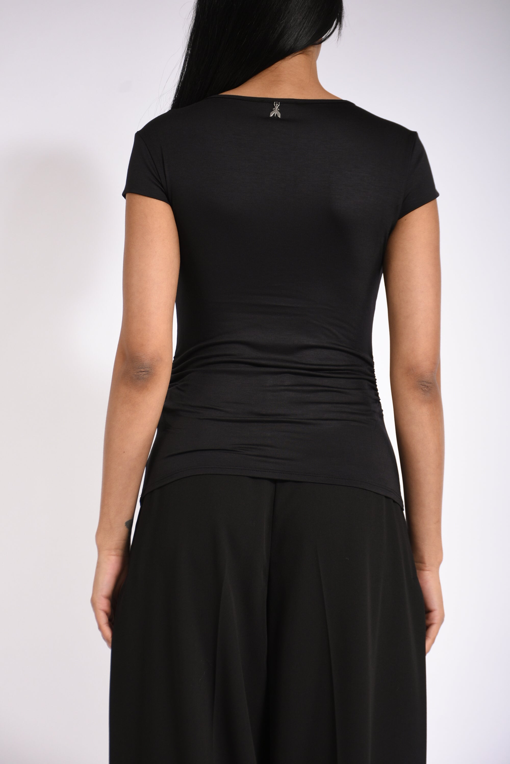 T-shirt leggera con drappeggi