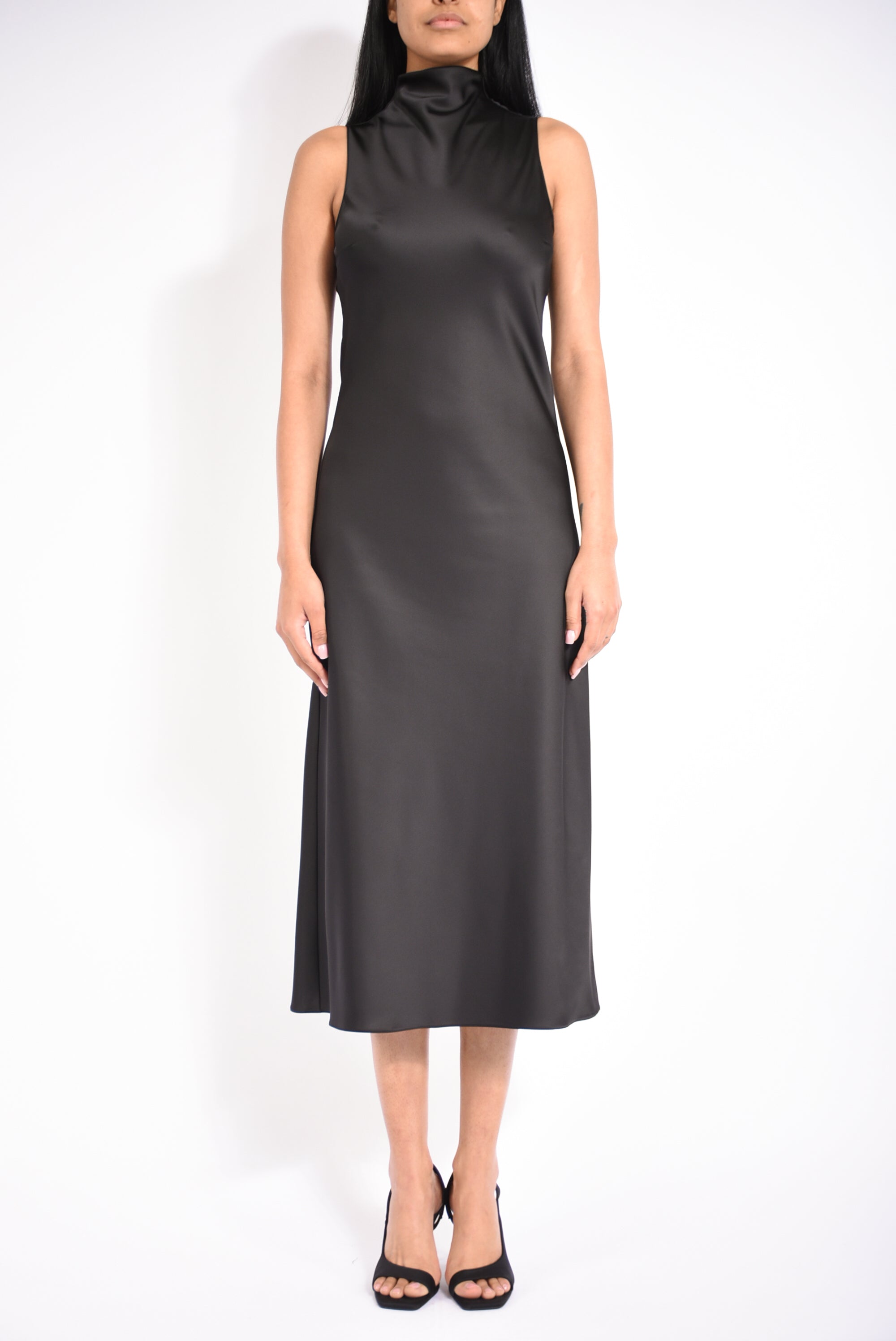 Abito lungo fluido in raso