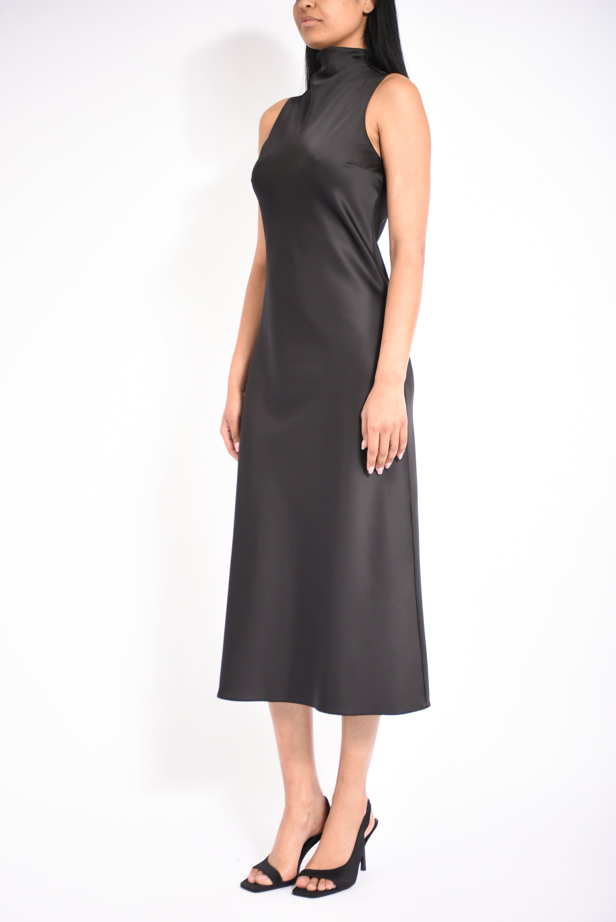 Abito lungo fluido in raso