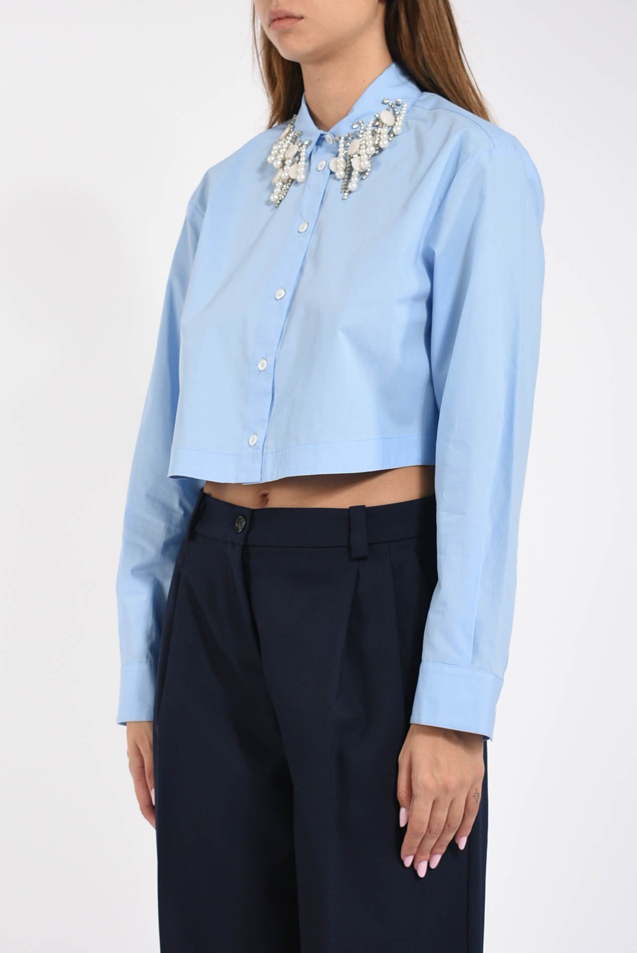Camicia cropped con applicazioni
