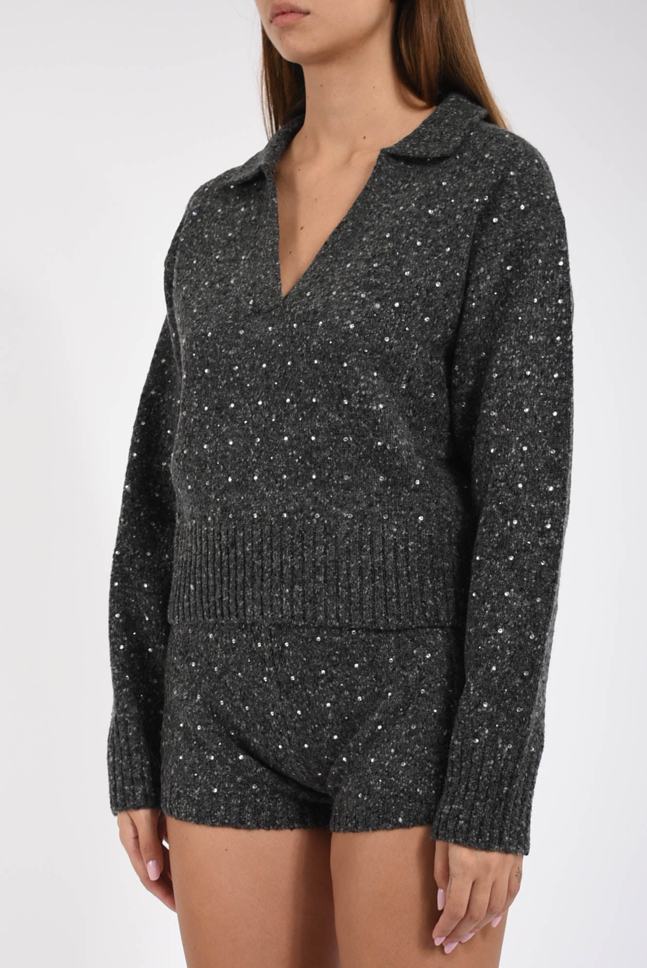 Maglia con scollo a V e strass