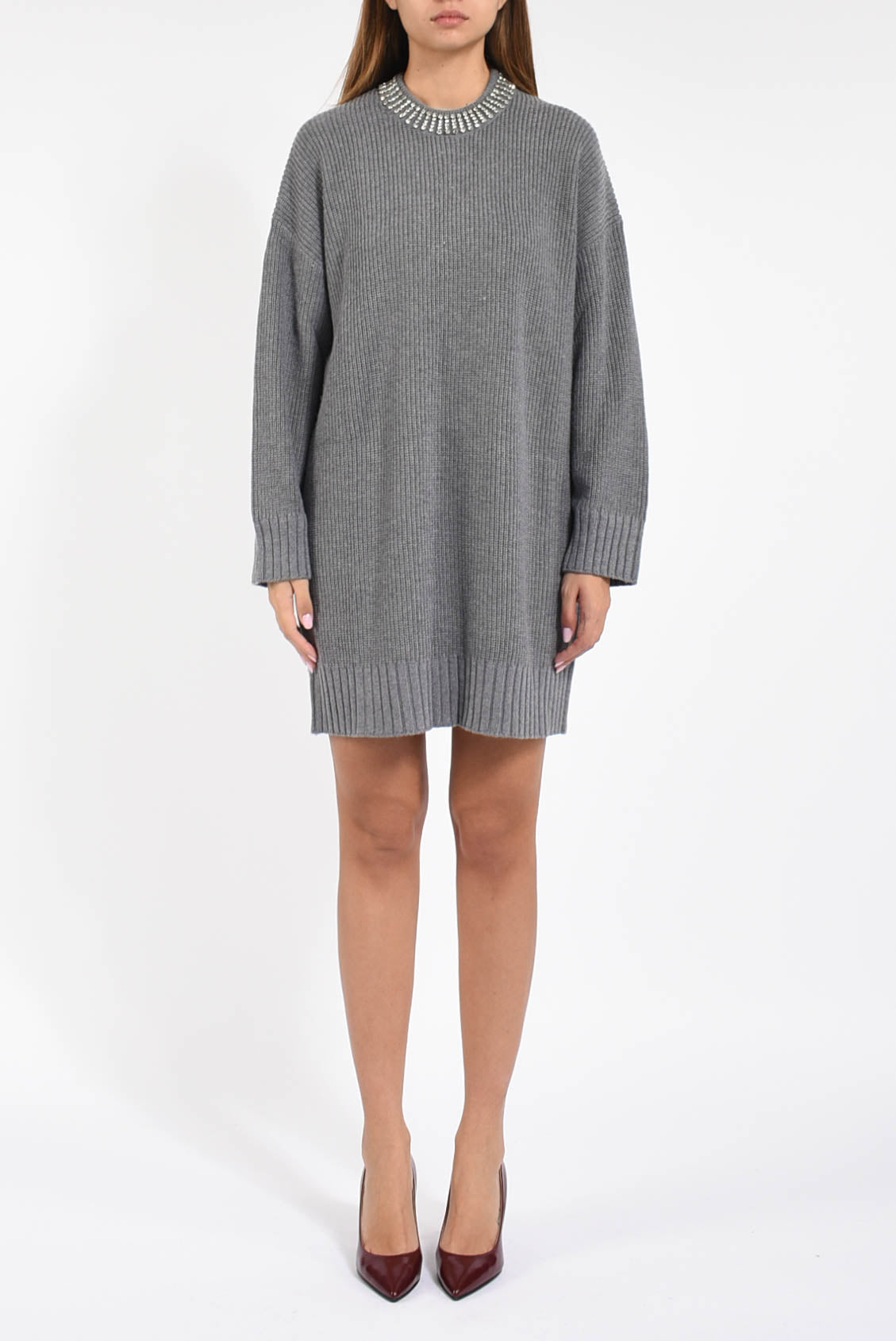abito in maglia con collo strass