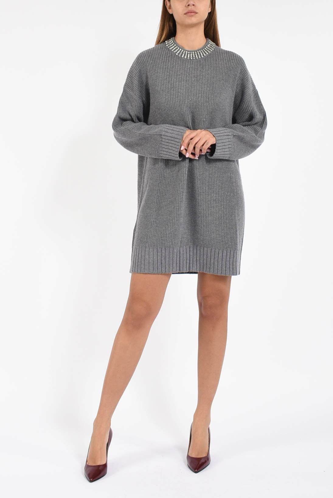abito in maglia con collo strass