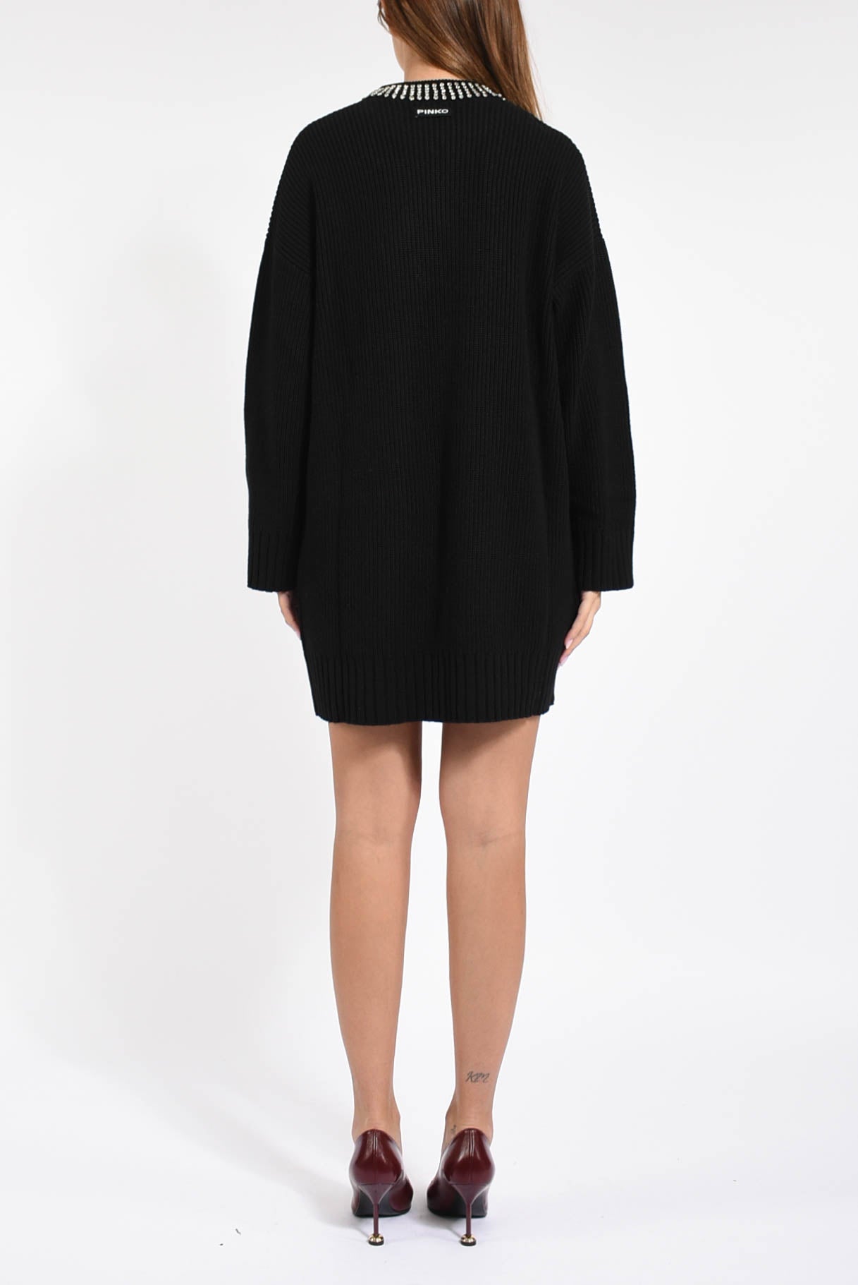 abito in maglia con collo strass