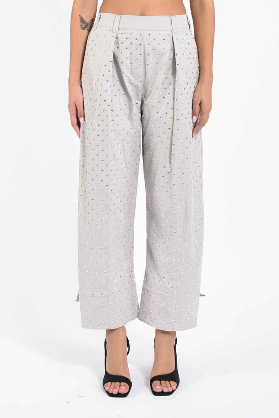 Pantaloni con strass e borchie
