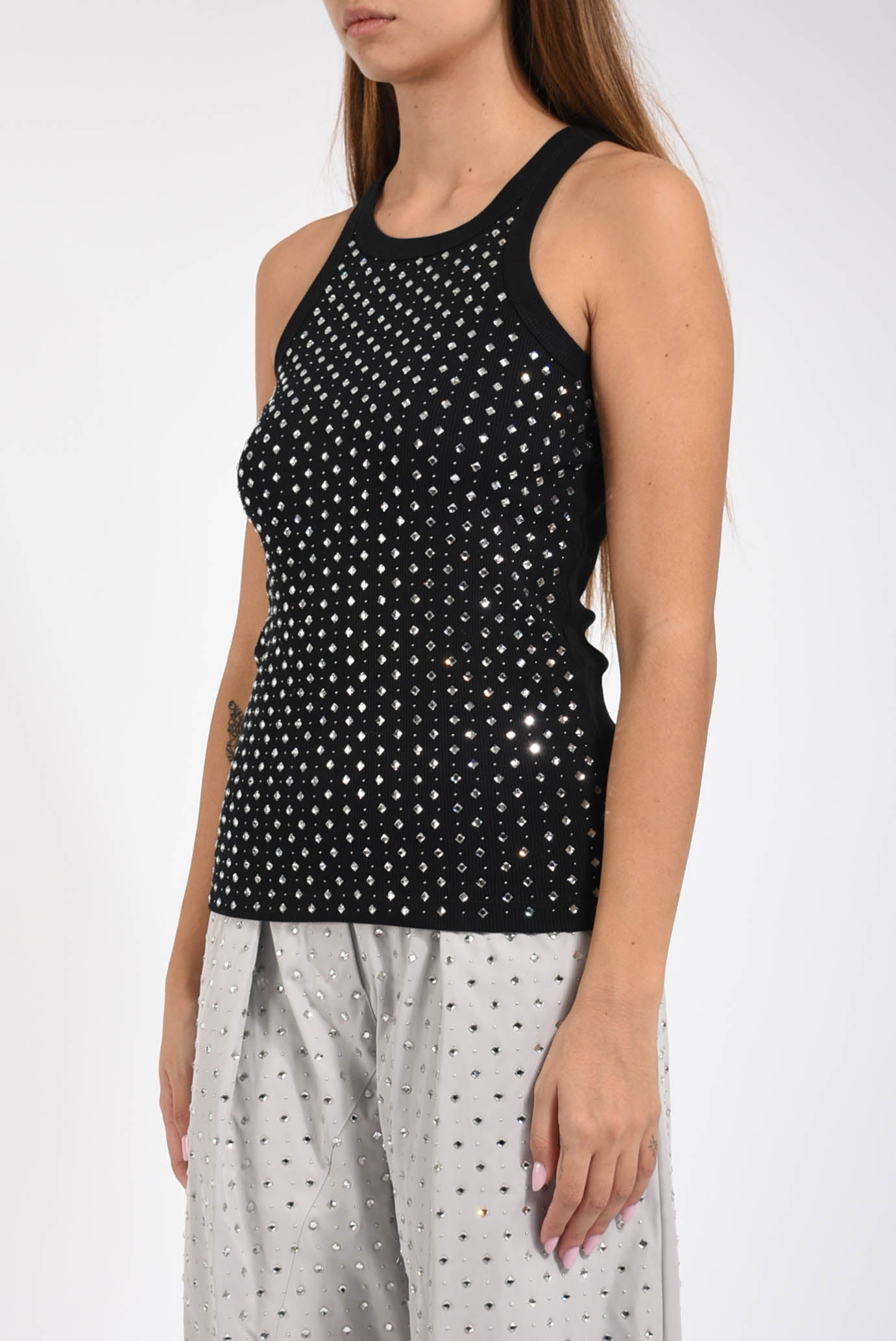 canotta con strass e borchie