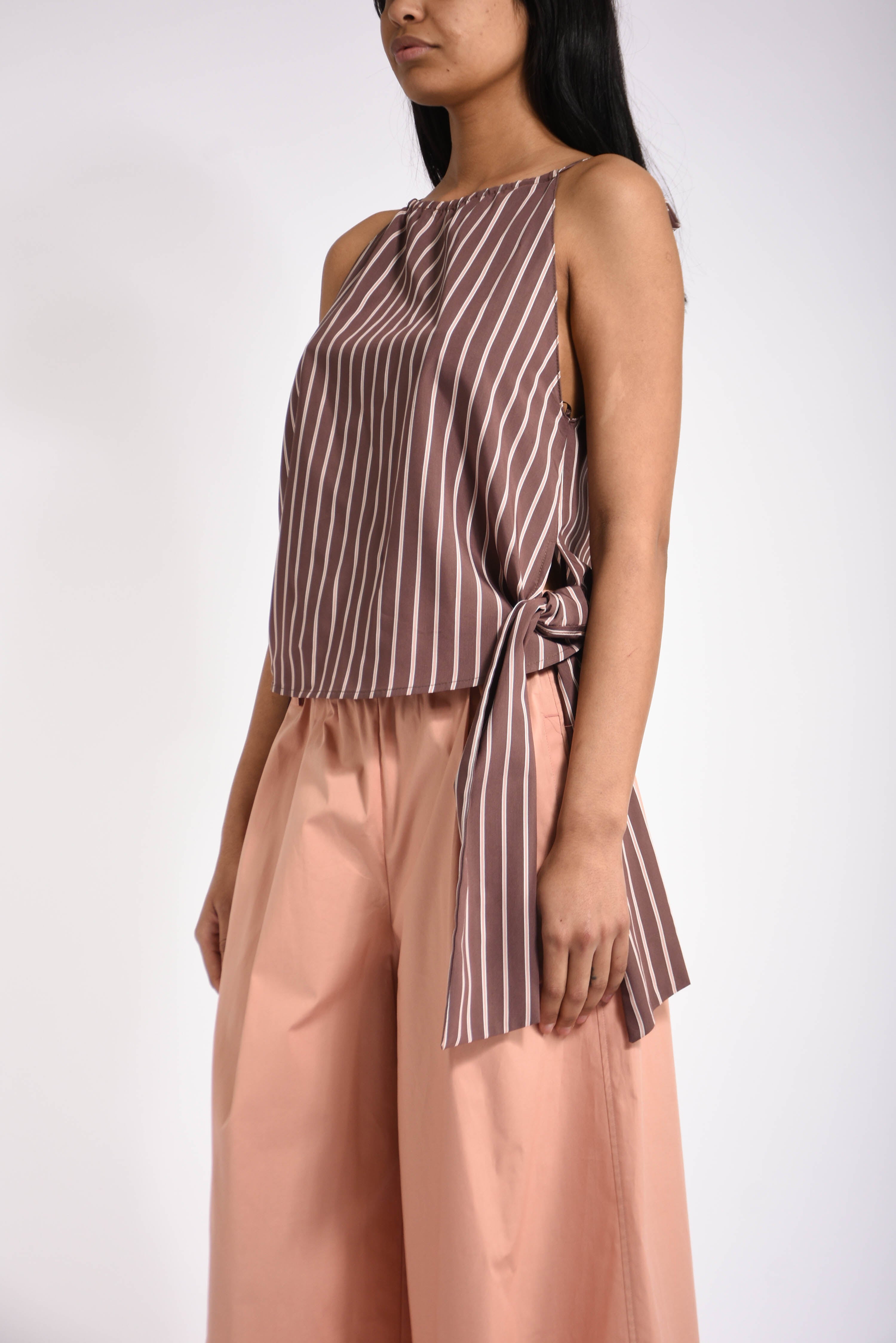 Top a righe con spalline sottili e fiocchi jennifer