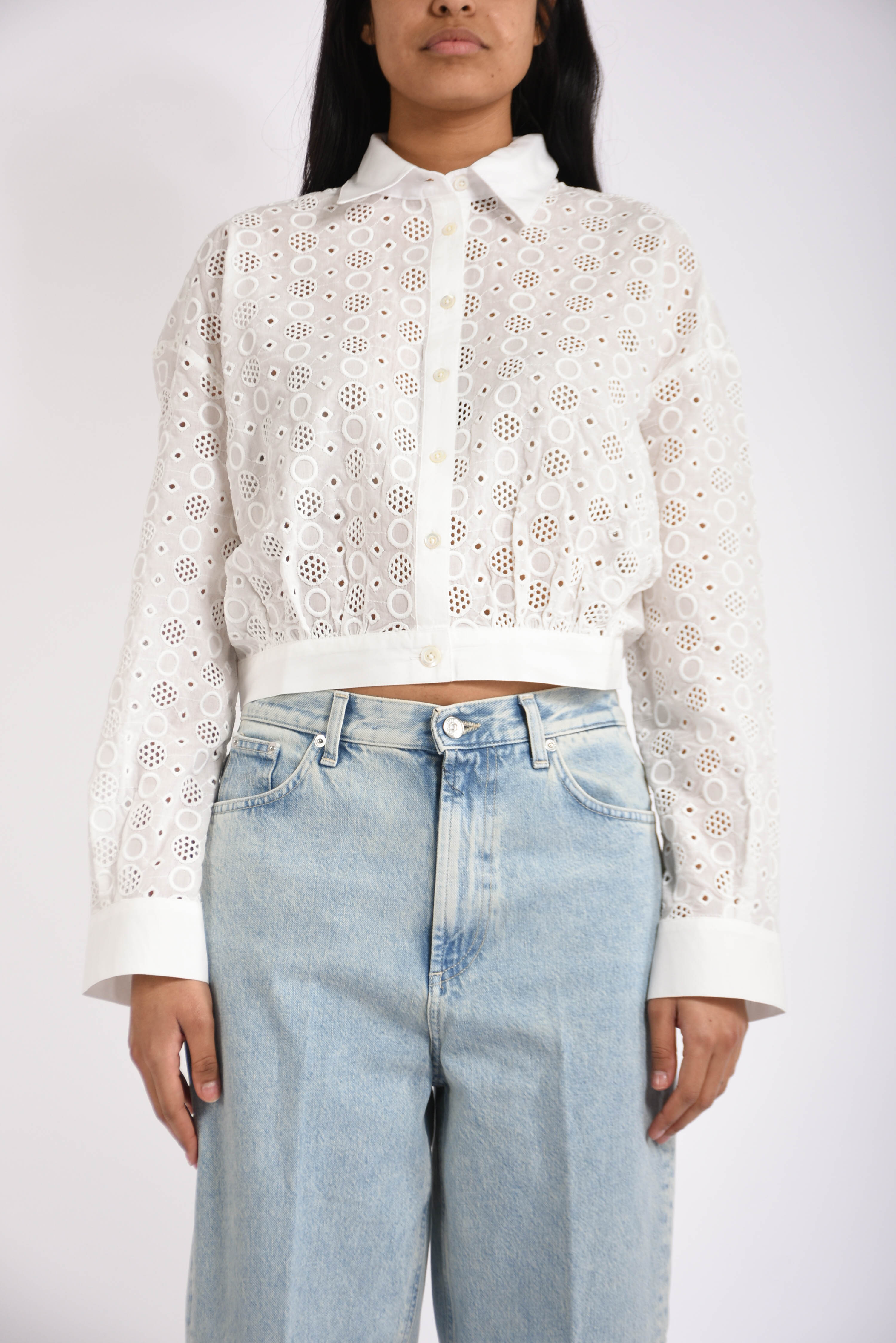 Camicia cropped con ricamo sangallo charita