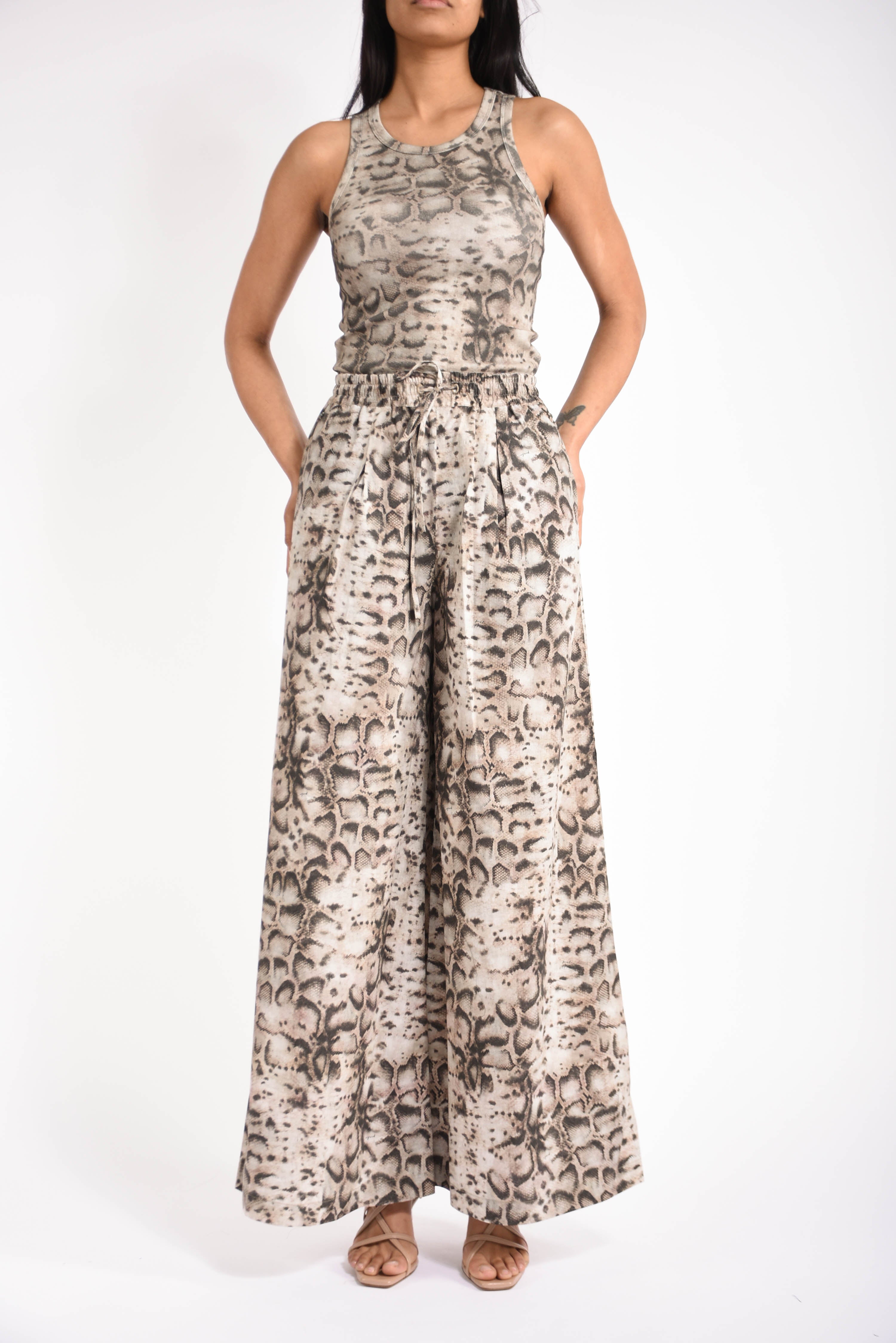 Pantaloni ampi con stampa snake gussola