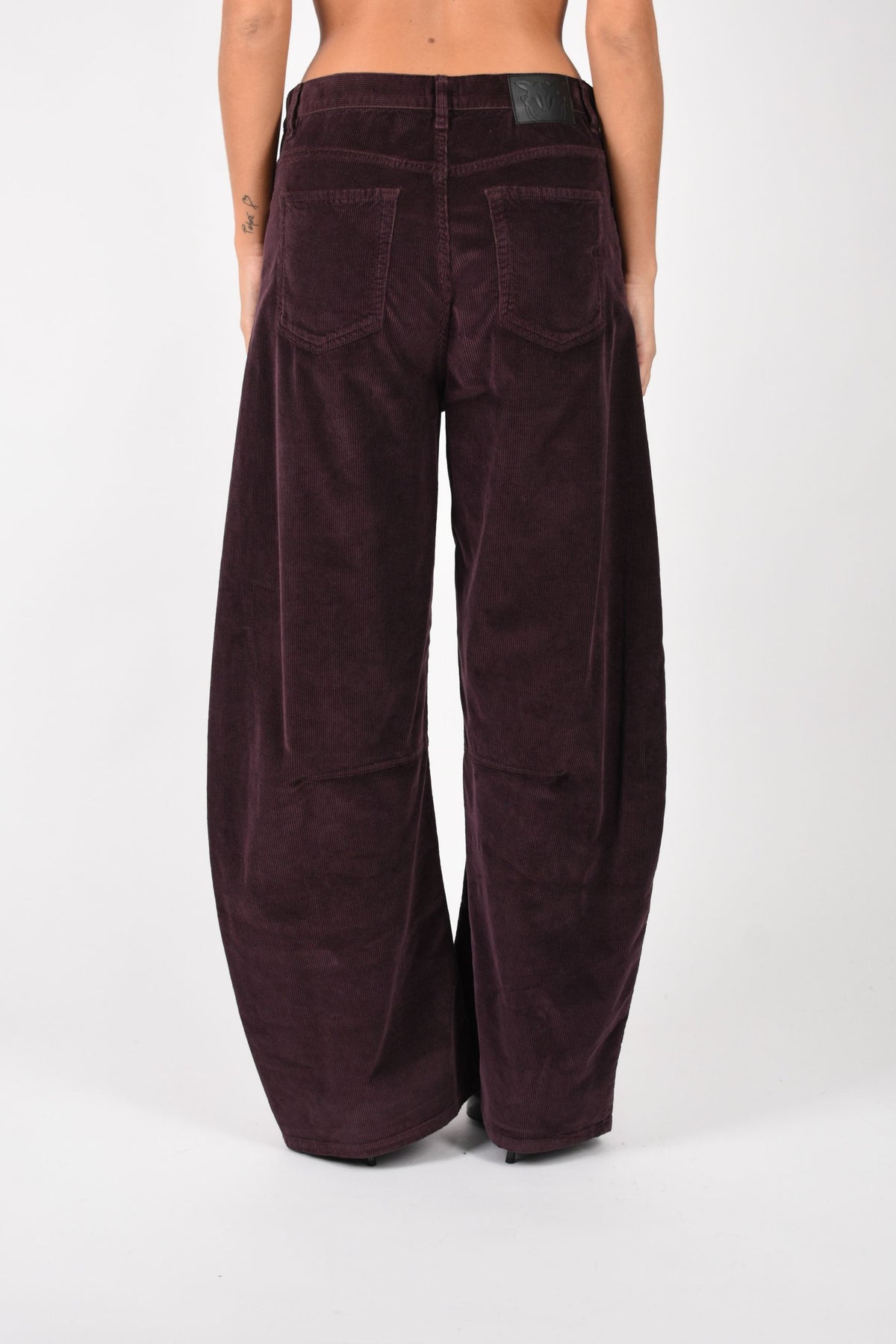 Pantaloni barrel fit in velluto a costine 107196A3HF