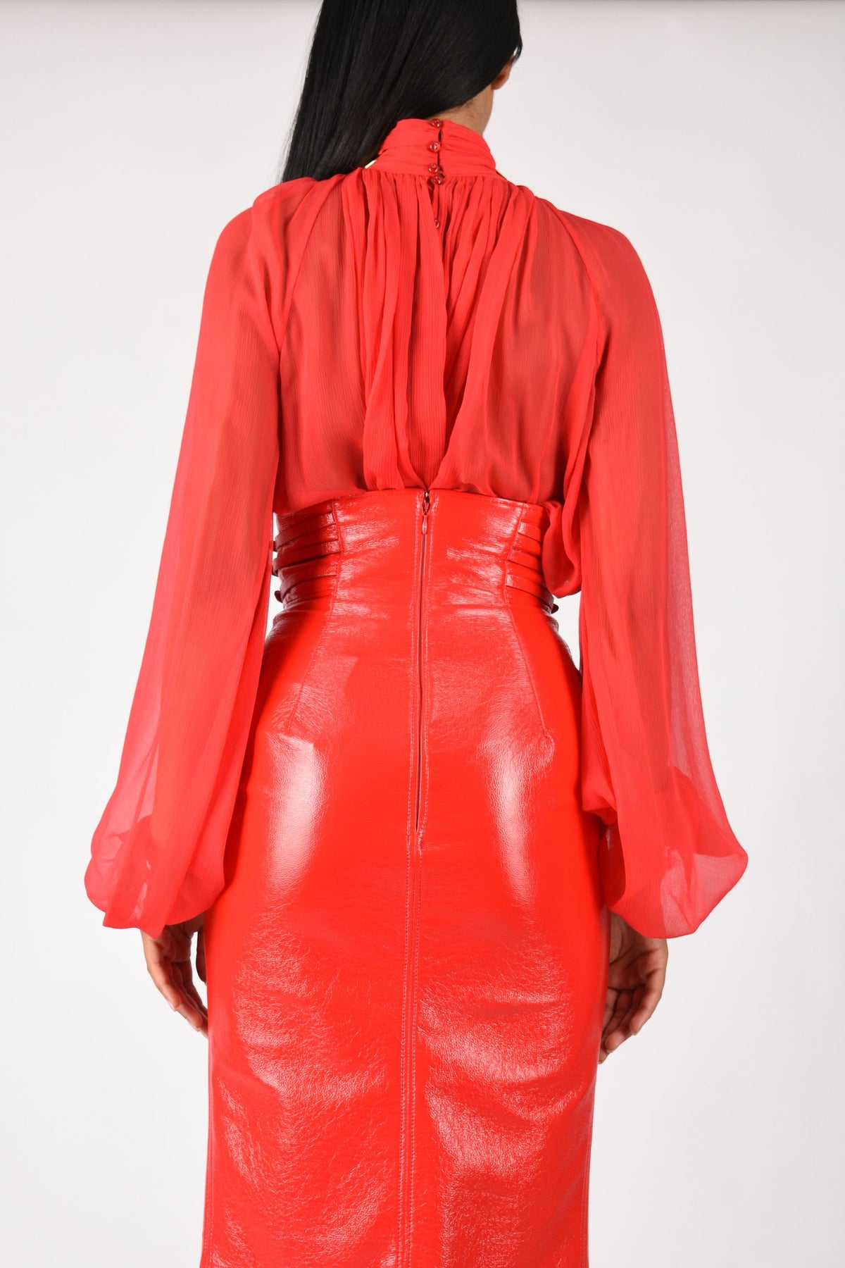 Blusa in crêponne con collo gioiello CA18966E2