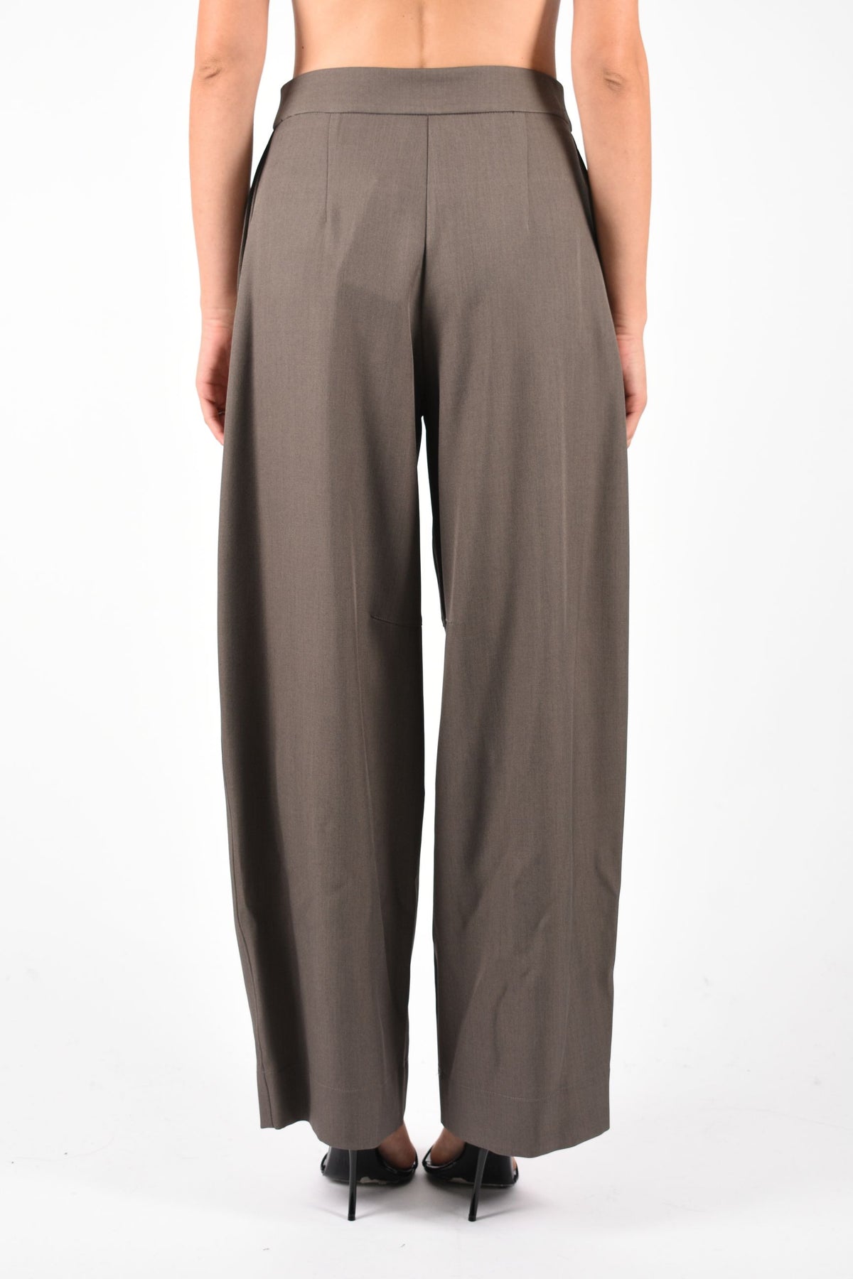 PANTALONE CON TASCHE APPLICATE