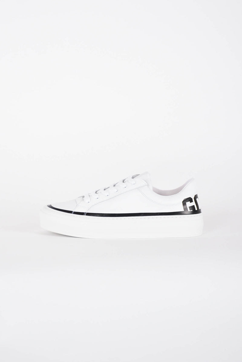 GCDS Sneakers logo