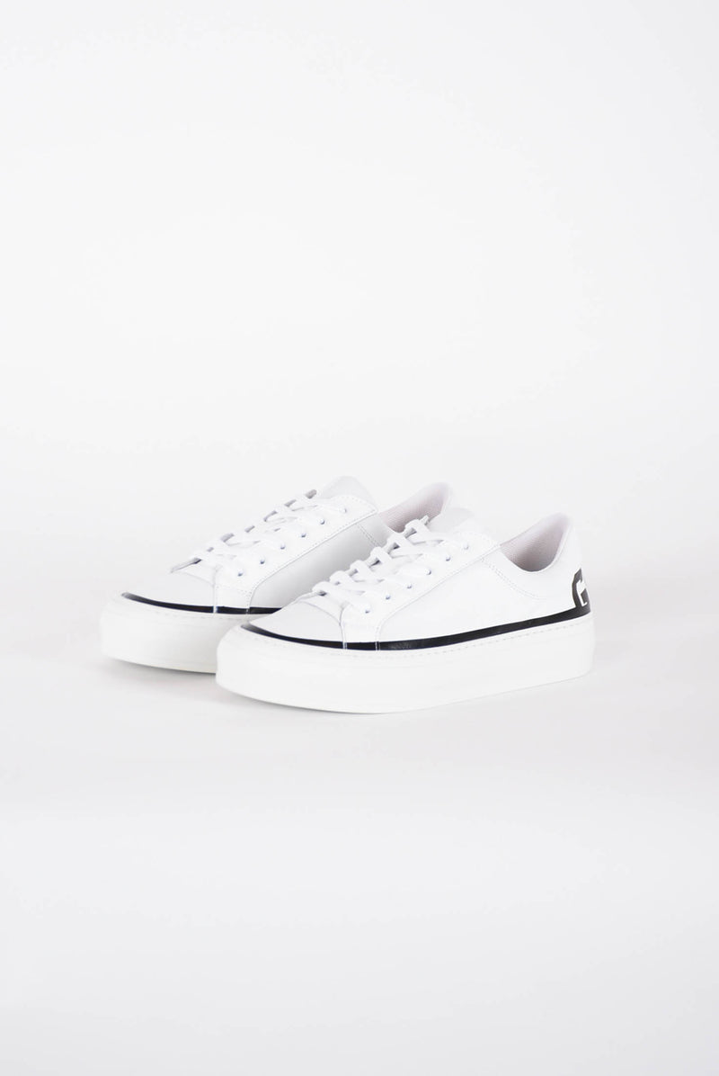 GCDS Sneakers logo