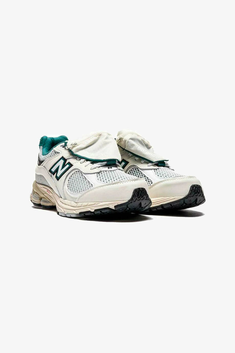 NEW BALANCE sneakers 2002R