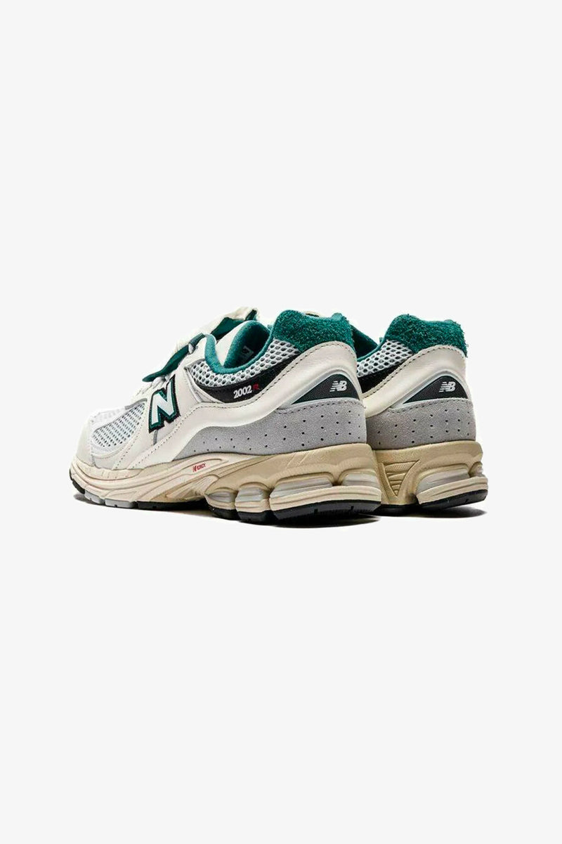 NEW BALANCE sneakers 2002R