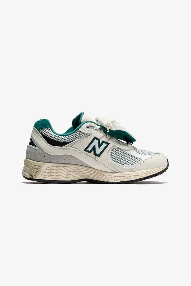 NEW BALANCE sneakers 2002R