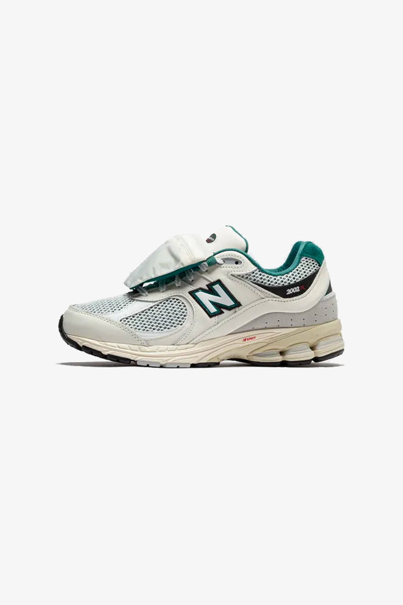 NEW BALANCE sneakers 2002R